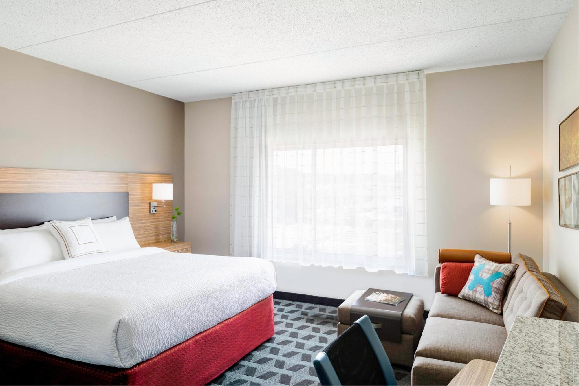 Towneplace Suites By Marriott Grand Rapids Airport Southeast エクステリア 写真