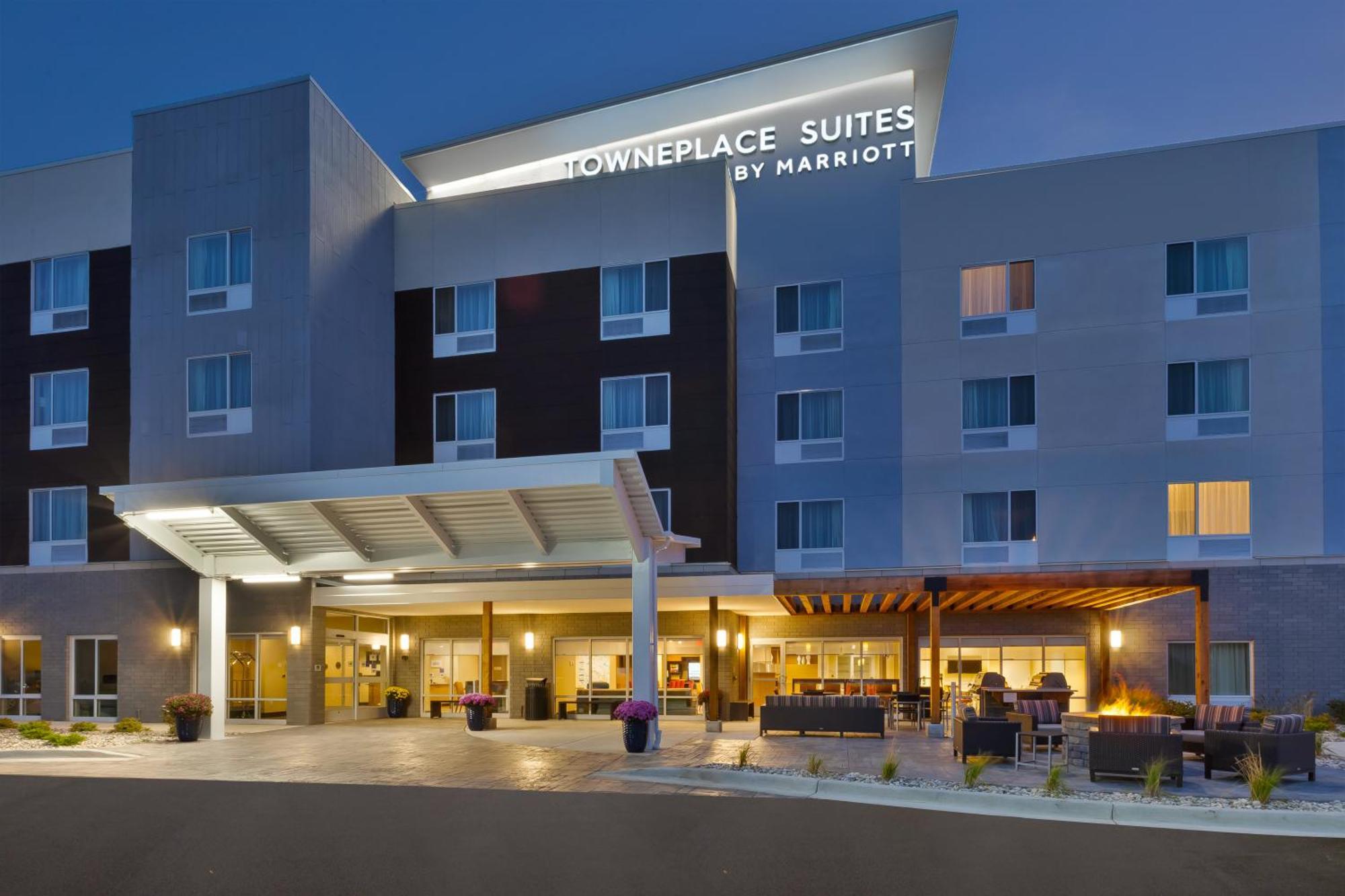 Towneplace Suites By Marriott Grand Rapids Airport Southeast エクステリア 写真