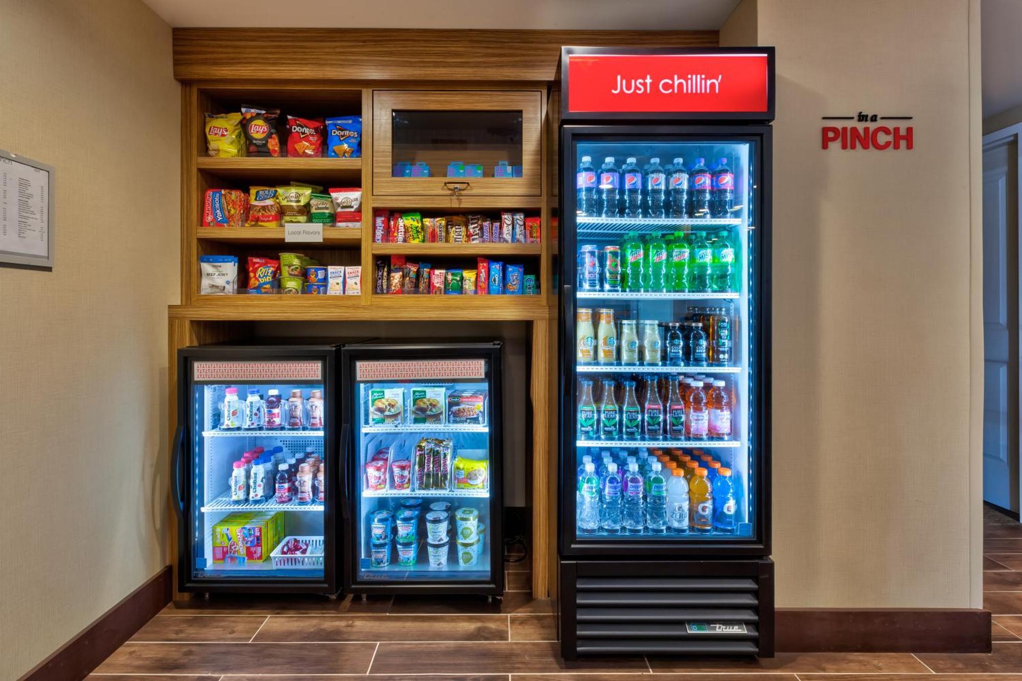 Towneplace Suites By Marriott Grand Rapids Airport Southeast エクステリア 写真
