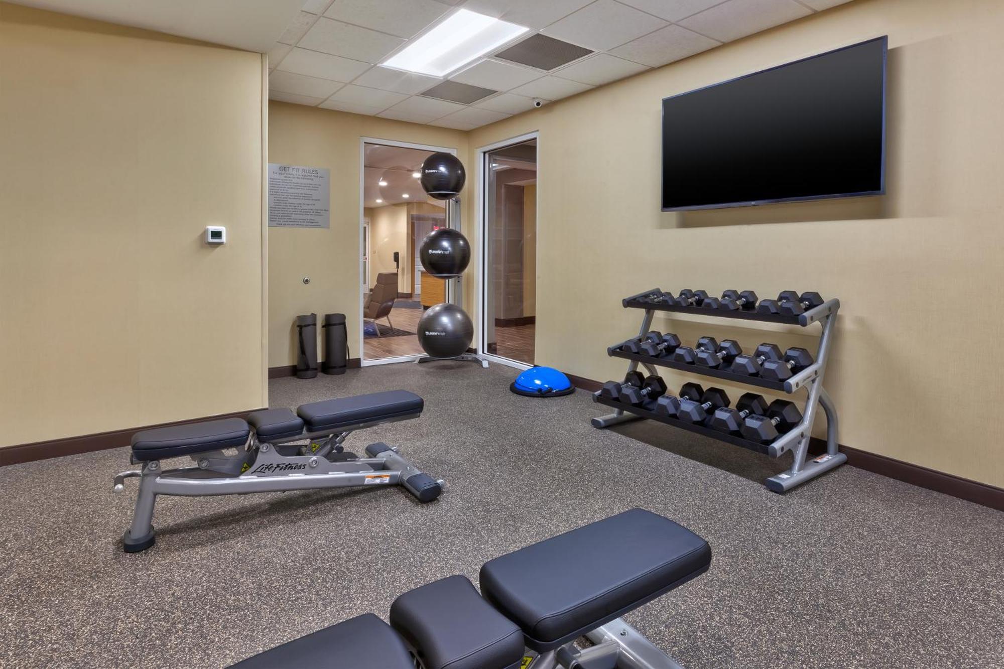 Towneplace Suites By Marriott Grand Rapids Airport Southeast エクステリア 写真