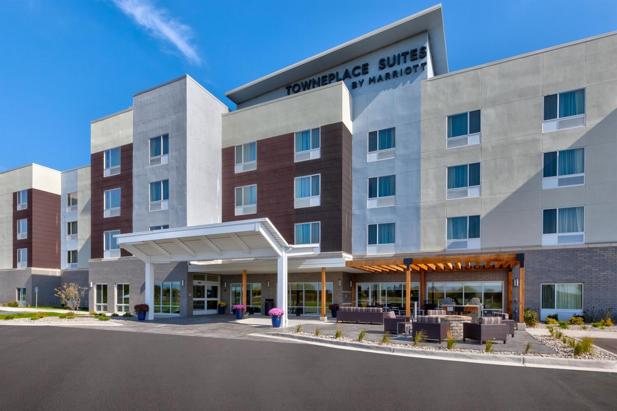 Towneplace Suites By Marriott Grand Rapids Airport Southeast エクステリア 写真