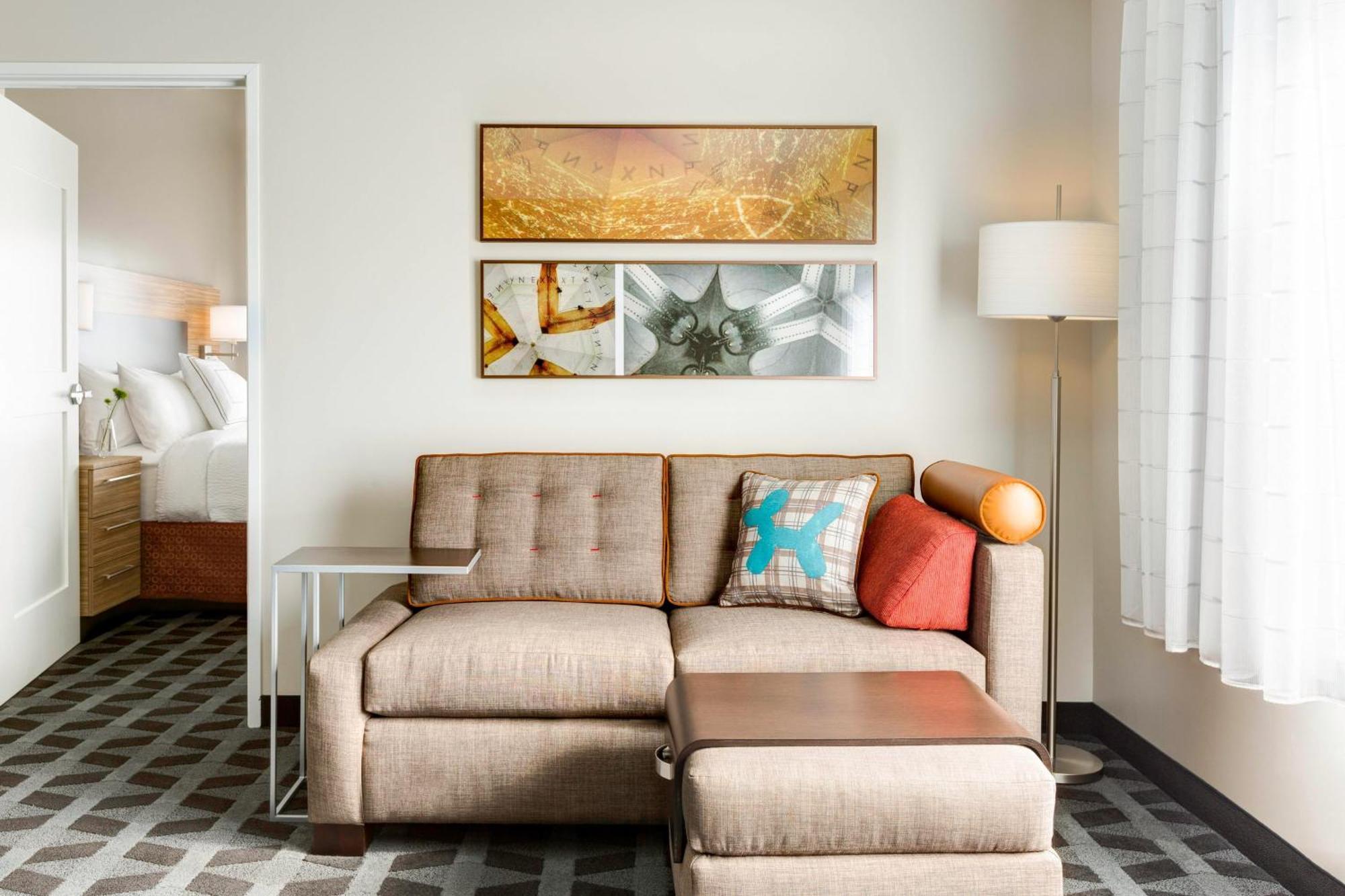 Towneplace Suites By Marriott Grand Rapids Airport Southeast エクステリア 写真