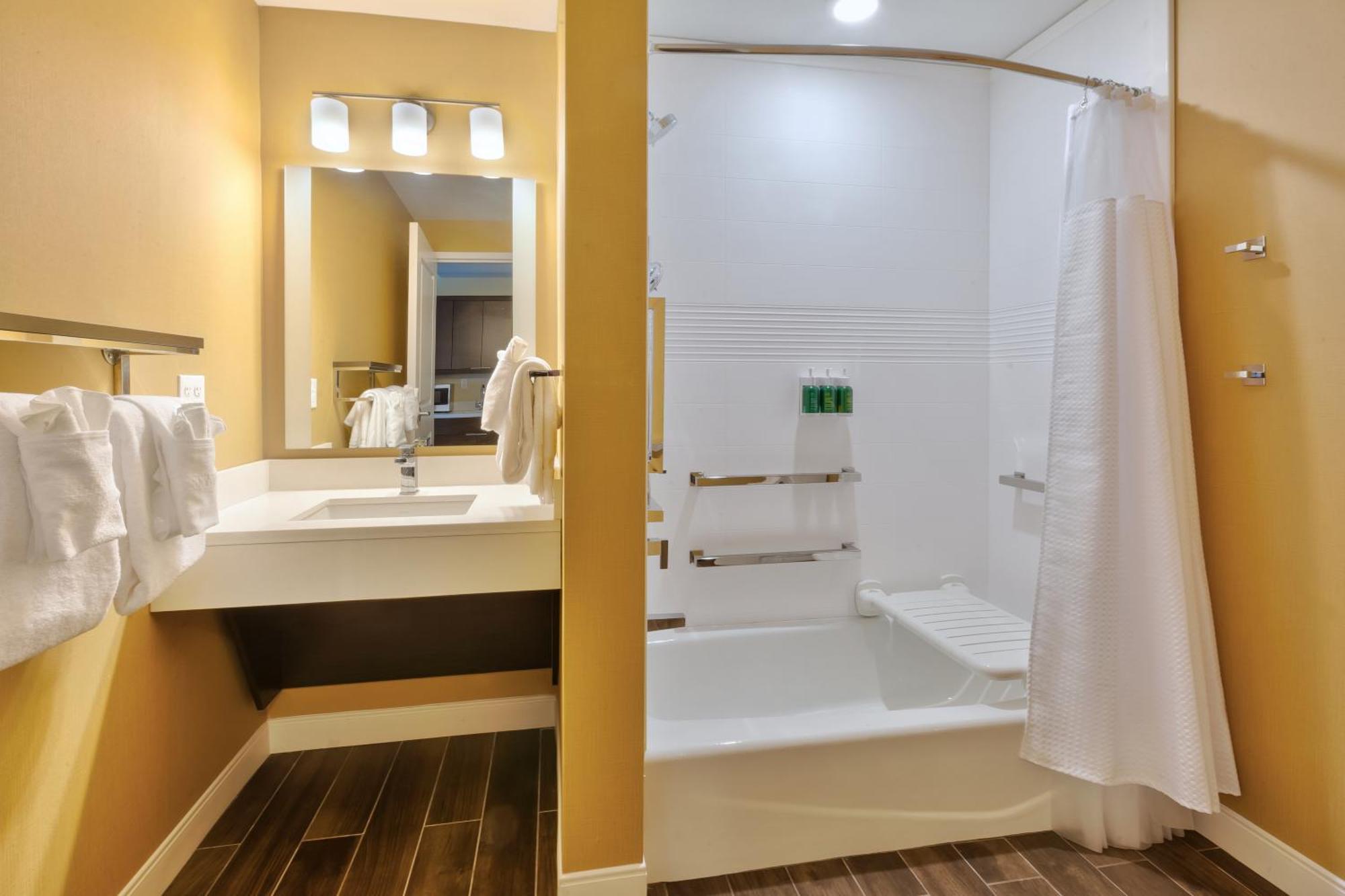 Towneplace Suites By Marriott Grand Rapids Airport Southeast エクステリア 写真