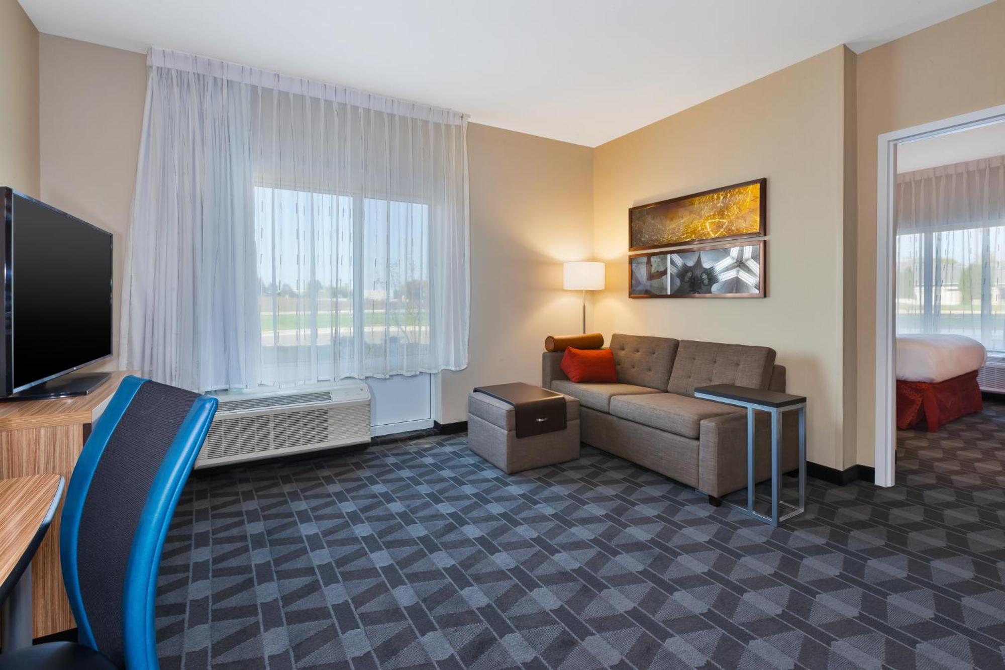 Towneplace Suites By Marriott Grand Rapids Airport Southeast エクステリア 写真