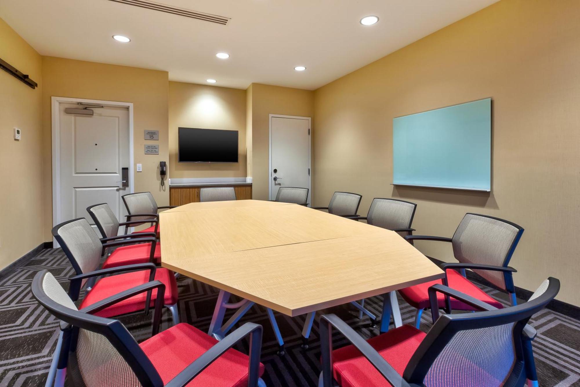 Towneplace Suites By Marriott Grand Rapids Airport Southeast エクステリア 写真