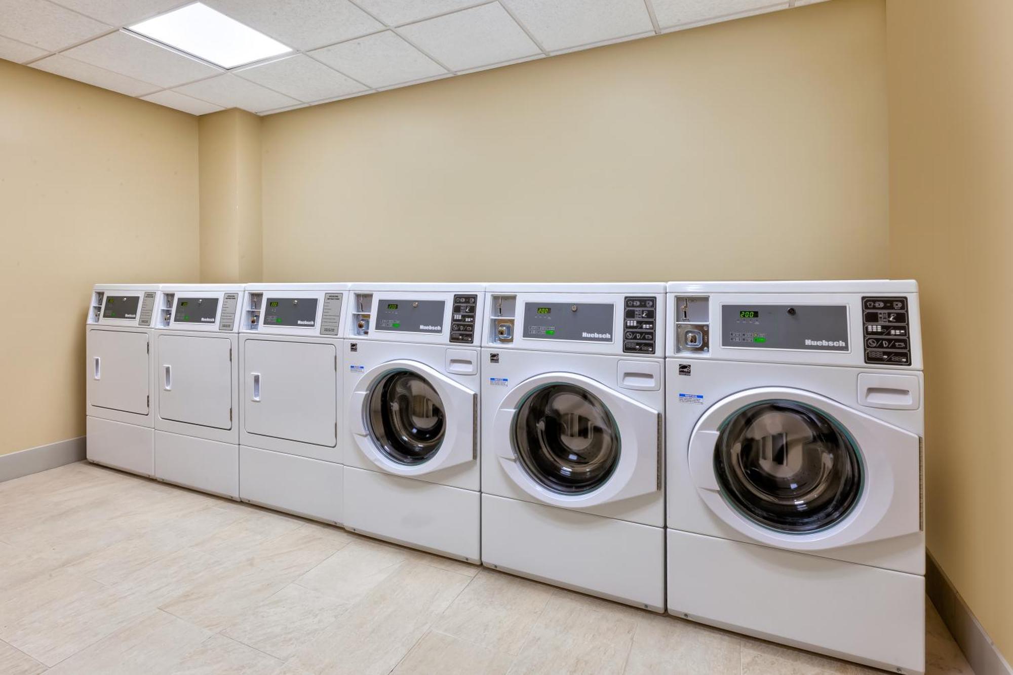 Towneplace Suites By Marriott Grand Rapids Airport Southeast エクステリア 写真
