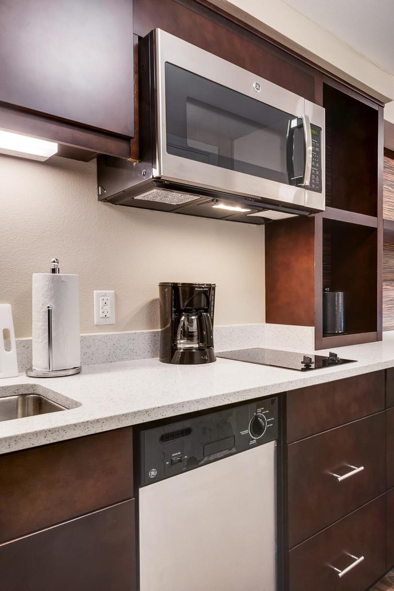 Towneplace Suites By Marriott Grand Rapids Airport Southeast エクステリア 写真