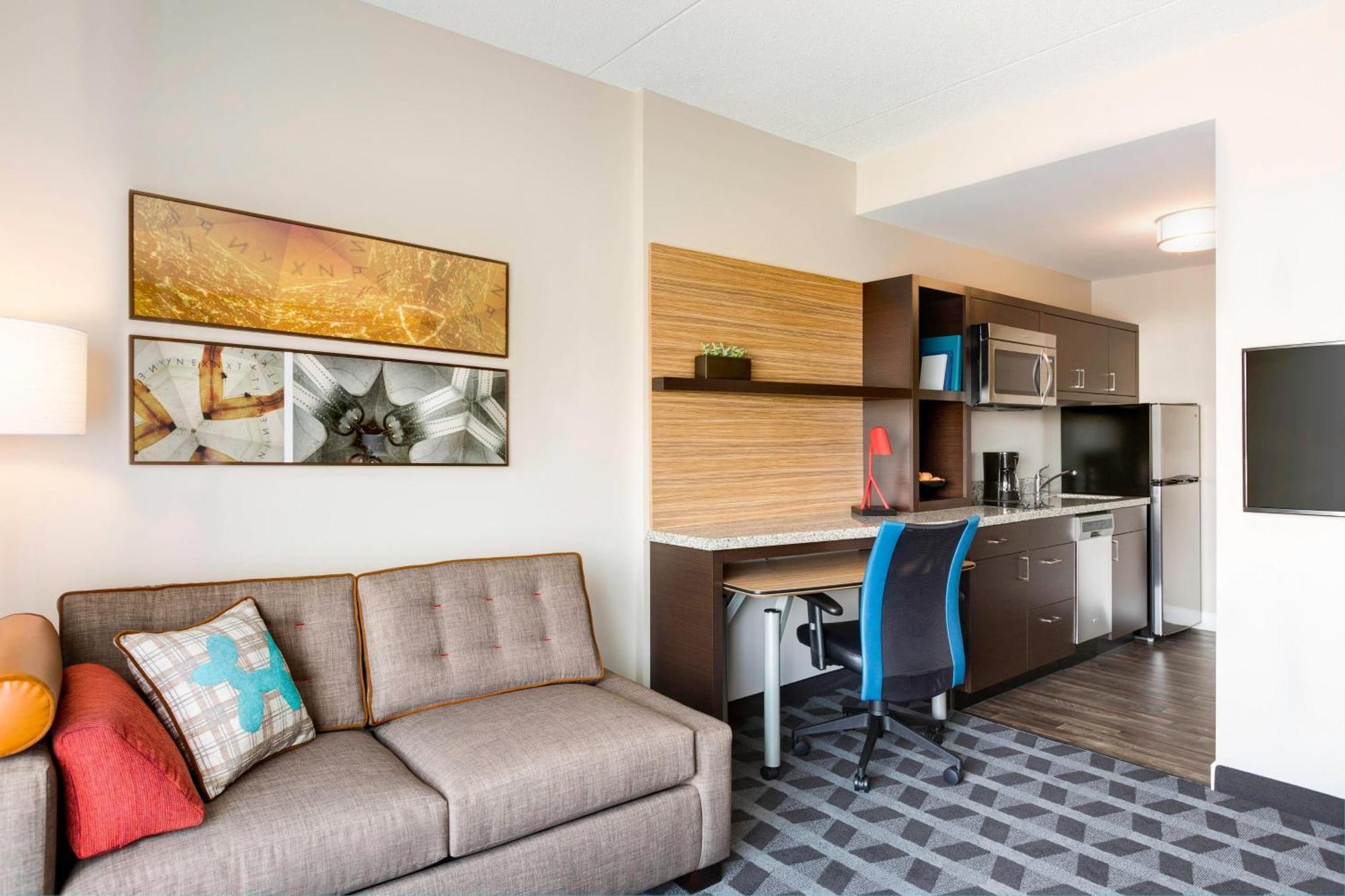 Towneplace Suites By Marriott Grand Rapids Airport Southeast エクステリア 写真